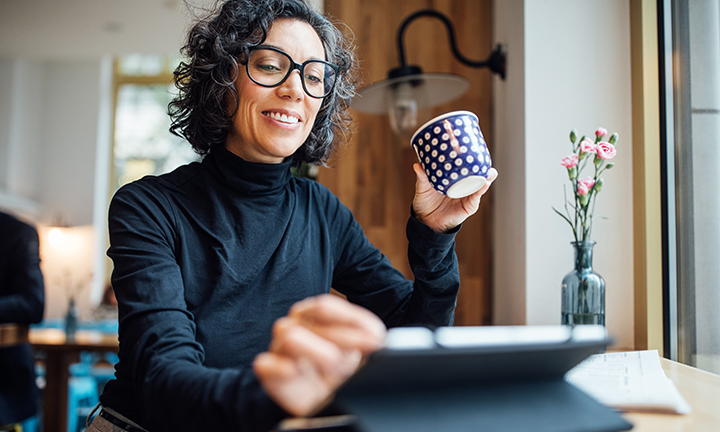 Glasses Frames Trends for Women Over 55